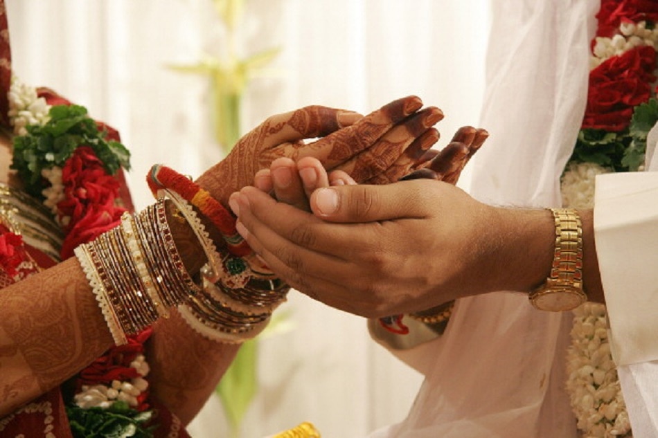 wedding-hand_950
