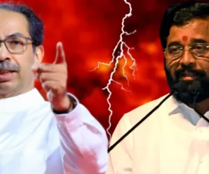 ठाकरे आणि शिंदे गटाच्या शिवसैनिकांची हाणामारी; मतदानाच्या आदल्या दिवशी नेमकं काय घडलं?