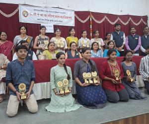 गुणवंत विद्यार्थ्यांचा सत्कार समारंभ उत्साहात संपन्न   डॉ. सौ. इंदिराबाई भास्करराव पाठक महाविद्यालयाचा यशस्वी गौरव सोहळा