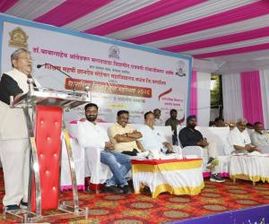 कागदी पदव्यांपेक्षा स्वतःची क्षमता निर्माण करा- प्रख्यात रंगकर्मी प्रा.दिलीप घारे यांचे युवा कलावंतांना आवाहन- युवक महोत्सवाचा जल्लोषात समारोप  